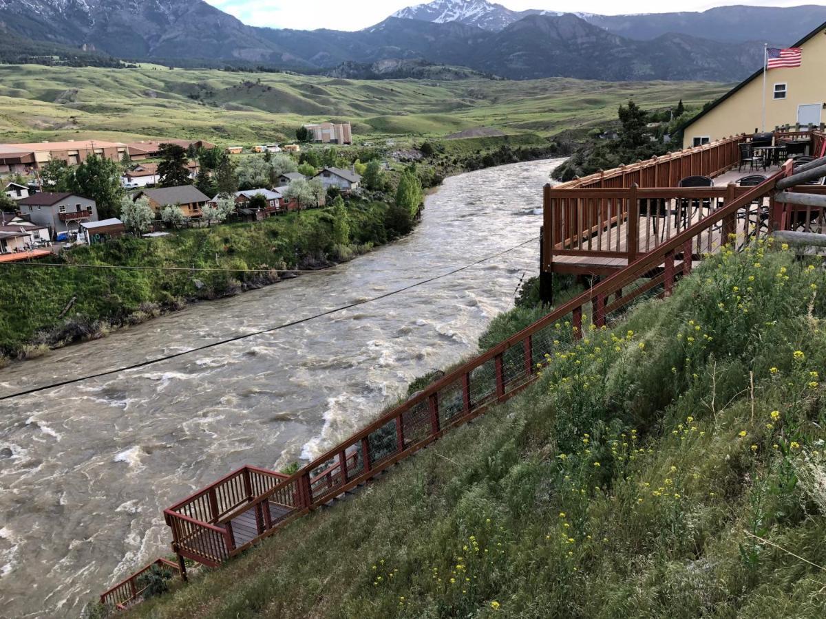 Yellowstone Riverside Cottages Gardiner Exterior foto